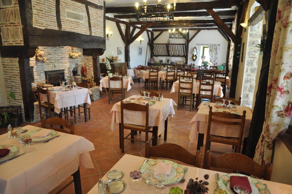 Logis Hotels - Auberge De L'Ile - Hotel 3 Etoiles Et Restaurant Creysse  Kültér fotó