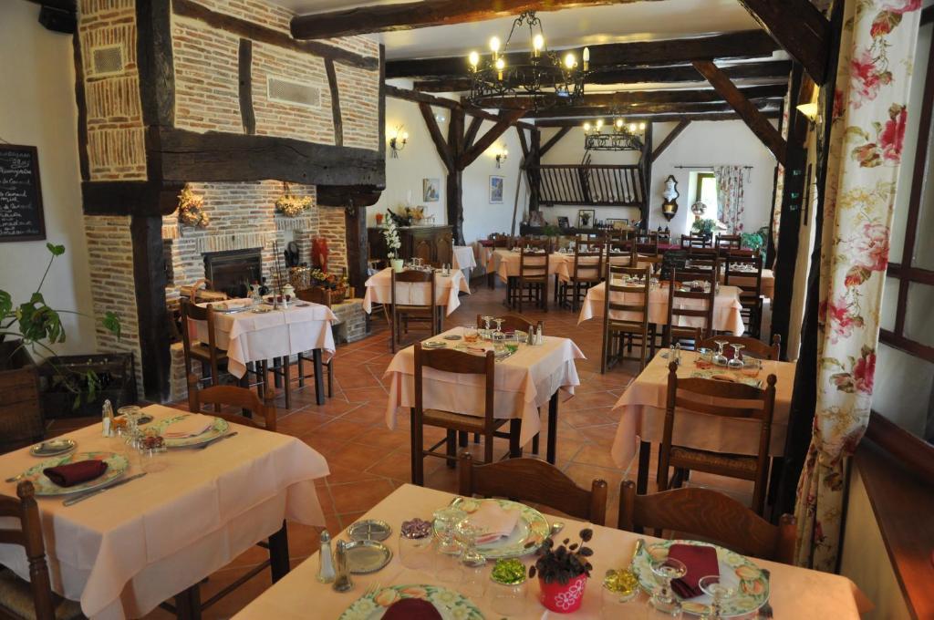 Logis Hotels - Auberge De L'Ile - Hotel 3 Etoiles Et Restaurant Creysse  Kültér fotó