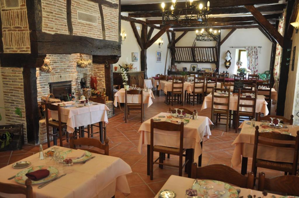 Logis Hotels - Auberge De L'Ile - Hotel 3 Etoiles Et Restaurant Creysse  Kültér fotó