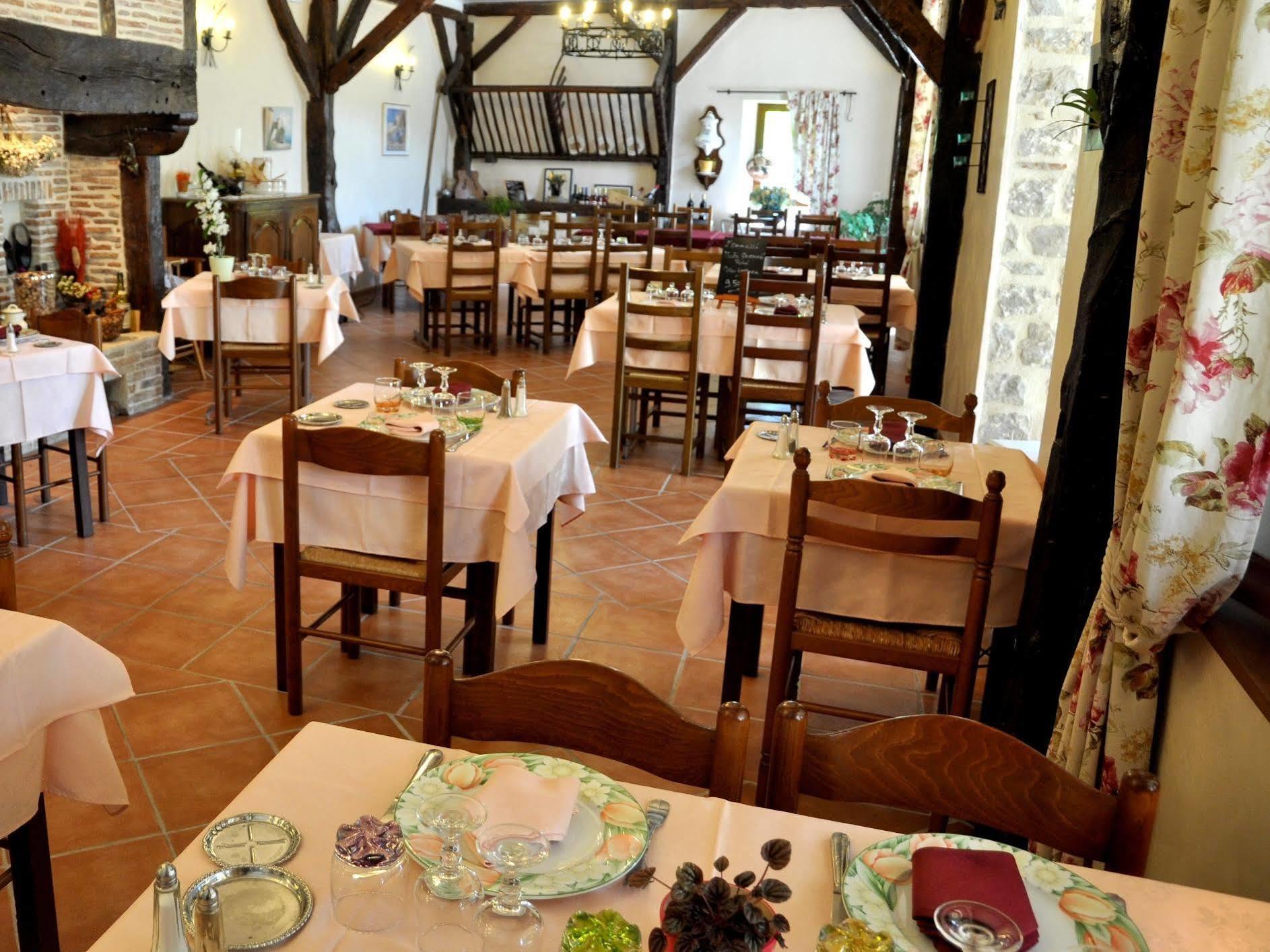 Logis Hotels - Auberge De L'Ile - Hotel 3 Etoiles Et Restaurant Creysse  Kültér fotó